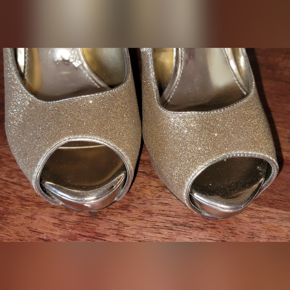opened toe gold sparkly heels - Picture 5 of 5